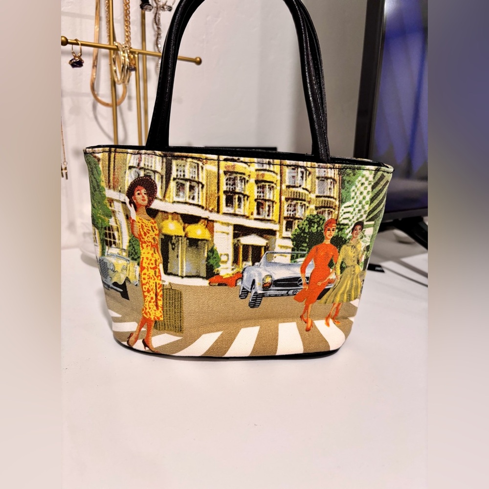 Small Fashion Purse - Picture 2 of 8
